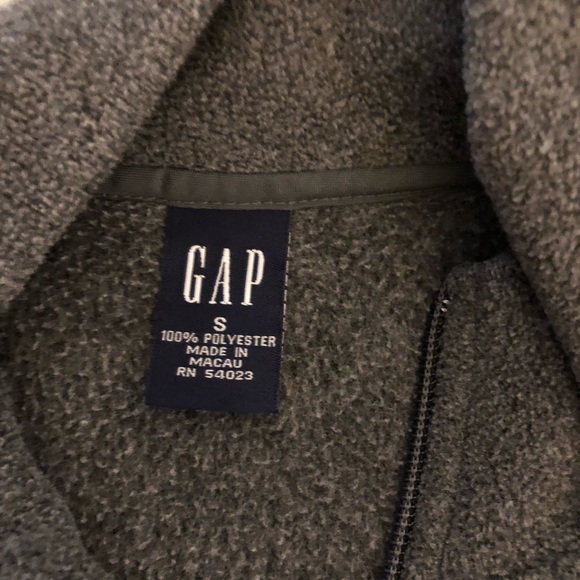 Gap Fleece Vest - Picture 5 of 6